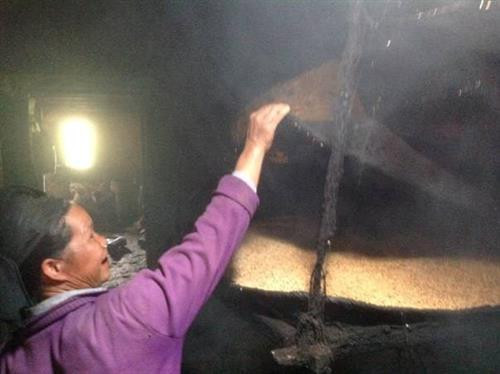 Nhà trình tường của người Dao Tiền ảnh 10