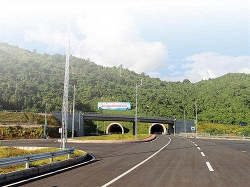 Phú Yên đâu chỉ có hoa vàng, cỏ xanh ảnh 2