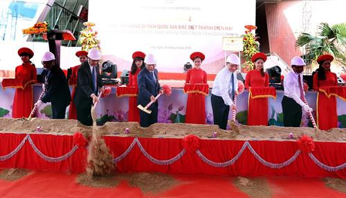 Nghi thức Khởi công Dự án tu bổ, phục hồi, tôn tạo lại di tích Thành Điện Hải tại buổi lễ. Ảnh: Trần Lê Lâm - TTXVN Nghi thức Khởi công Dự án tu bổ, phục hồi, tôn tạo lại di tích Thành Điện Hải tại buổi lễ. Ảnh: Trần Lê Lâm - TTXVN