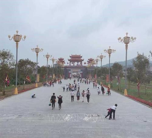 Khu danh thắng Tây Thiên hút khách dịp đầu năm mới. Ảnh: Nguyễn Thị Thảo -TTXVN Khu danh thắng Tây Thiên hút khách dịp đầu năm mới. Ảnh: Nguyễn Thị Thảo -TTXVN