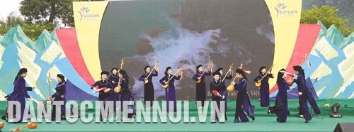 Hát Then, đàn Tính là di sản văn hóa độc đáo của đồng bào dân tộc Tày ở huyện Trùng Khánh.