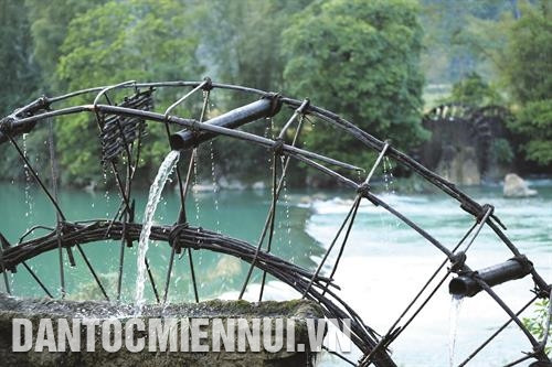 Cọn nước là một trong những hình ảnh thân thuộc mà du khách thường bắt gặp trong hành trình tham quan, khám phá Trùng Khánh.