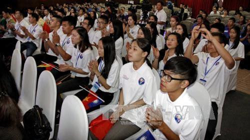 Thanh niên kiều bào dự Lễ khai mạc trại hè. Ảnh: Thế Anh-TTXVN