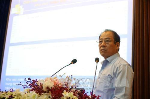 Cục trưởng Cục Y tế Dự phòng Trần Khắc Phu báo cáo tình hình sốt xuất huyết tại hội nghị. Ảnh: Phương Vy- TTXVN Cục trưởng Cục Y tế Dự phòng Trần Khắc Phu báo cáo tình hình sốt xuất huyết tại hội nghị. Ảnh: Phương Vy- TTXVN