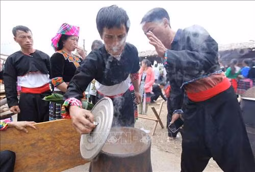 Đặc sắc lễ hội thi giã bánh giầy của đồng bào dân tộc Mông ảnh 11