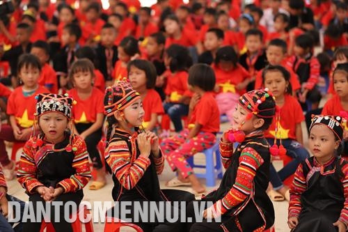 Với sự quan tâm của ngành giáo dục huyện, chất lượng giáo dục ở Mường Tè đã được nâng lên, tỷ lệ học sinh các cấp ra lớp luôn đạt 85%. Ảnh: An Thành Đạt