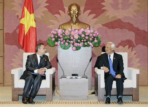 Chiều 7/4/2016, tại Hà Nội, Phó Chủ tịch Quốc hội Uông Chu Lưu tiếp đồng chí Hermani Coelho da Silva, Bộ trưởng Ngoại giao và Hợp tác Timor-Leste đang thăm và làm việc tại Việt Nam. Ảnh: Phạm Kiên – TTXVN