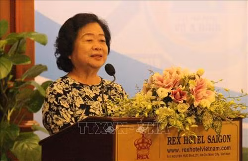 Bà Trương Mỹ Hoa, nguyên Phó Chủ tịch nước, Chủ tịch Quỹ học bổng Vừ A Dính phát biểu tại buổi họp báo chương trình Quỹ học bổng Vừ A Dính - Hành trình 20 năm lên rừng xuống biển. Ảnh: Xuân Dự - TTXVN