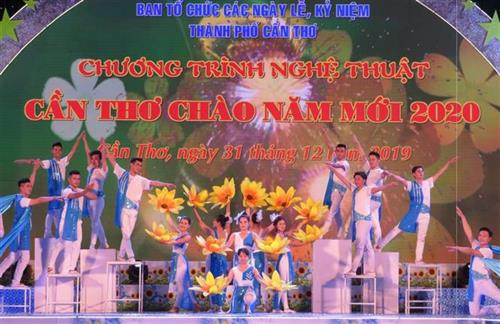 Chương trình nghệ thuật Cần Thơ chào năm mới 2020 tại Công viên Lưu Hữu Phước. Ảnh: Ánh Tuyết - TTXVN