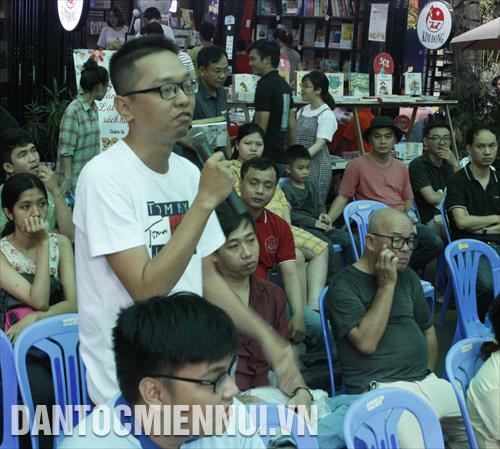 Quang cảnh buổi tọa đàm ra mắt sách Lịch sử doanh nghiệp và công nghiệp ở Sài Gòn và Nam Kỳ từ giữa thế kỷ XIX đến năm 1945