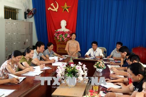 Cô Thầm trong buổi giao ban với các thày cô trong trường. Ảnh: Đức Hiếu-TTXVN. Cô Thầm trong buổi giao ban với các thày cô trong trường. Ảnh: Đức Hiếu-TTXVN.