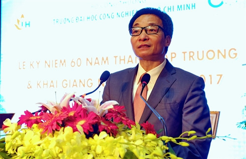 Phó Thủ tướng Chính phủ Vũ Đức Đam phát biểu tại lễ kỷ niệm 60 năm thành lập trường Đại học Công nghiệp Thành phố Hồ Chí Minh. Ảnh: Thế Anh- TTXVN