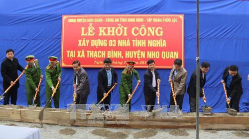 Lễ khởi công xây dựng nhà tình nghĩa hỗ trợ gia đình ông Đinh Văn Nghi, thôn Lạc Bình 2. Ảnh: Ninh Đức Phương - TTXVN Lễ khởi công xây dựng nhà tình nghĩa hỗ trợ gia đình ông Đinh Văn Nghi, thôn Lạc Bình 2. Ảnh: Ninh Đức Phương - TTXVN