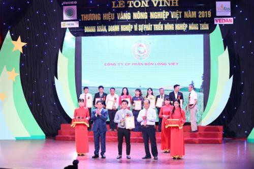 Lễ tôn vinh 75 thương hiệu vàng nông nghiệp Việt Nam 2019. Ảnh: Bích Hồng/BNEWS/TTXVN Lễ tôn vinh 75 thương hiệu vàng nông nghiệp Việt Nam 2019. Ảnh: Bích Hồng/BNEWS/TTXVN