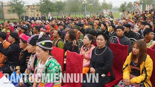 Đông đảo bà con đồng bào các dân tộc trên khắp cả nước về dự ngày hội "Sắc xuân trên mọi miền Tổ quốc". Ảnh: Hoàng Hải