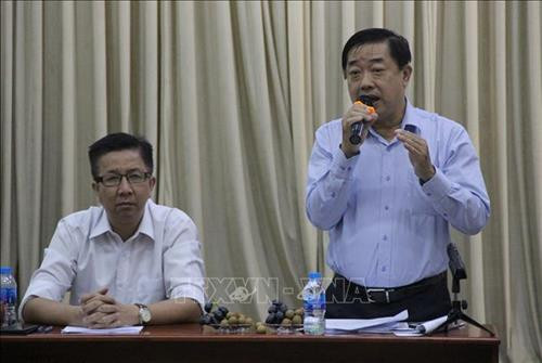 Ông Trần Văn Thạch, Phó Giám đốc Sở Tài nguyên và Môi trường Thành phố Hồ Chí Minh trình bày tại buổi làm việc. Ảnh: Xuân Dự - TTXVN Ông Trần Văn Thạch, Phó Giám đốc Sở Tài nguyên và Môi trường Thành phố Hồ Chí Minh trình bày tại buổi làm việc. Ảnh: Xuân Dự - TTXVN