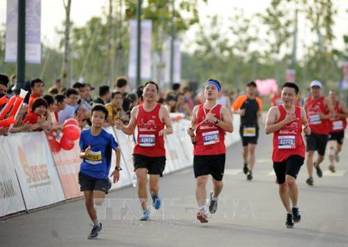 Các vận động viên trong nước và quốc tế tham gia tranh tài tại giải Marathon Quốc tế Thành phố Hồ Chí Minh Techcombank 2017. Ảnh: An Hiếu – TTXVN