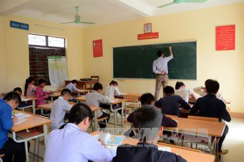 Giờ học trường THCS Vừ A Dính, xã Pú Nhung. Ảnh: Văn Dũng - TTXVN Giờ học trường THCS Vừ A Dính, xã Pú Nhung. Ảnh: Văn Dũng - TTXVN