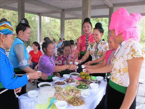 Tết là dịp để người Thái sum vầy, chung vui cùng nhau. Ảnh: Việt Dũng - TTXVN Tết là dịp để người Thái sum vầy, chung vui cùng nhau. Ảnh: Việt Dũng - TTXVN