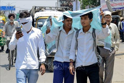 Nắng nóng tại Amritsar, Ấn Độ, ngày 28/5. Ảnh: AFP/TTXVN