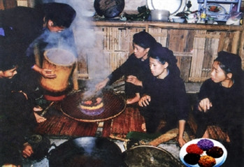 Đồ xôi trong đám cưới của người Tày.