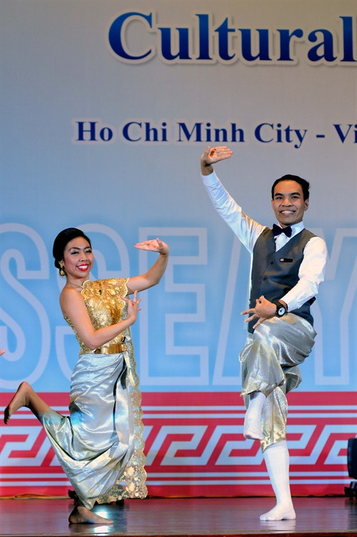 Các đại biểu tàu Thanh niên Đông Nam Á – Nhật Bản tham giac chương trình giao lưu văn hoá. Ảnh: An Hiếu- TTXVN