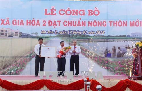 Bí thư Tỉnh ủy Sóc Trăng Phan Văn Sáu trao Quyết định công nhận xã đạt chuẩn nông thôn mới cho xã Gia Hòa 2. Ảnh: Hoài Thu - TTXVN Bí thư Tỉnh ủy Sóc Trăng Phan Văn Sáu trao Quyết định công nhận xã đạt chuẩn nông thôn mới cho xã Gia Hòa 2. Ảnh: Hoài Thu - TTXVN