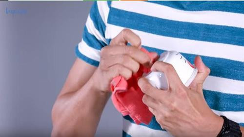 Mẹo bóc tem giá trên đồ dùng gia đình trong nháy mắt mà ít người biết ảnh 1 Mẹo bóc tem giá trên đồ dùng gia đình trong nháy mắt mà ít người biết ảnh 1