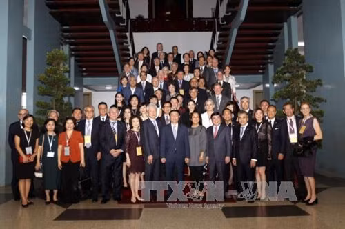 Phó Thủ tướng Vương Đình Huệ với lãnh đạo các tập đoàn đa quốc gia hàng đầu châu Á. Ảnh: Thanh Vũ - TTXVN