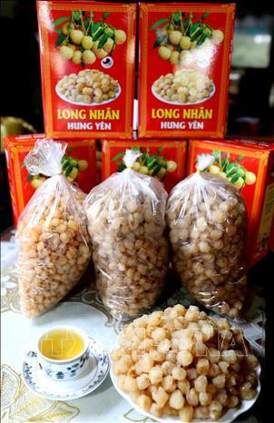 Từ sản phẩm long nhãn, người ta có thể chế biến ra nhiều món ăn ngon, bổ dưỡng hay những bài thuốc có công dụng chữa cơ thể suy nhược, thiếu máu, chữa tâm thần hư nhược…. Ảnh: Vũ Sinh – TTXVN Từ sản phẩm long nhãn, người ta có thể chế biến ra nhiều món ăn ngon, bổ dưỡng hay những bài thuốc có công dụng chữa cơ thể suy nhược, thiếu máu, chữa tâm thần hư nhược…. Ảnh: Vũ Sinh – TTXVN