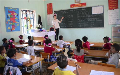 Buổi học của học sinh trường phổ thông dân tộc bán trú tiểu học Tỏa Tình. Ảnh: Văn Dũng – TTXVN