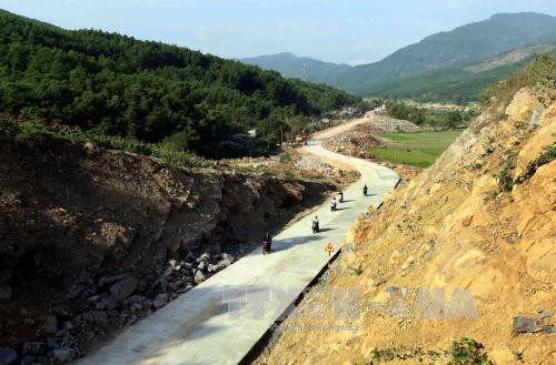 Tuyến ĐT 610 có tổng vốn đầu tư 125 tỷ đồng, chiều dài gần 11km, mặt đường rộng 9 mét bằng bê tông xi măng, đạt tiêu chuẩn đường cấp IV miền núi. Điểm đầu tại ngã tư đường vào Khu Di sản văn hóa thế giới Mỹ Sơn, điểm cuối tại xã Quế Trung, thuộc khu trung tâm hành chính huyện Nông Sơn. Ảnh: Quang Quyết - TTXVN Tuyến ĐT 610 có tổng vốn đầu tư 125 tỷ đồng, chiều dài gần 11km, mặt đường rộng 9 mét bằng bê tông xi măng, đạt tiêu chuẩn đường cấp IV miền núi. Điểm đầu tại ngã tư đường vào Khu Di sản văn hóa thế giới Mỹ Sơn, điểm cuối tại xã Quế Trung, thuộc khu trung tâm hành chính huyện Nông Sơn. Ảnh: Quang Quyết - TTXVN