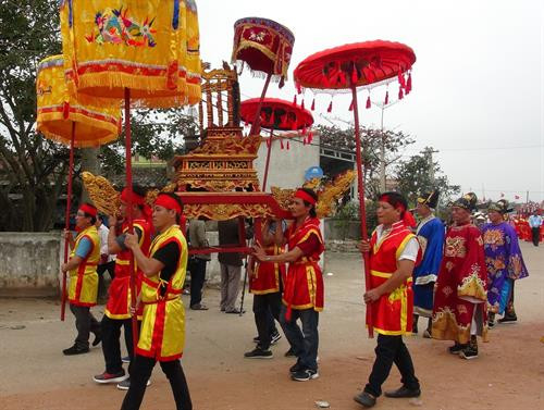 Nghi thức rước tại Lễ Cầu Ngư. Ảnh: Đức Thọ - TTXVN