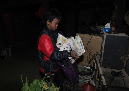 Chuẩn bị sách vở để trở lại trường học. Chuẩn bị sách vở để trở lại trường học.