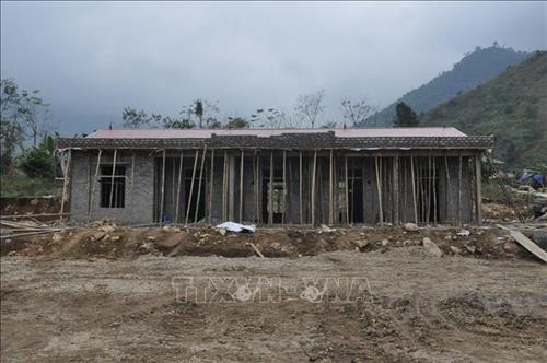 Nhà văn hóa được xây dựng mới tại khu tái định cư vùng lũ Phong Dụ Thượng (Văn Yên, Yên Bái). Ảnh: Đỗ Tuấn Anh - TTXVN