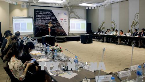 Chuyên gia Thụy Điển chia sẻ kinh nghiệm quản lý giao thông công cộng tại Thành phố Hồ Chí Minh. Ảnh: Hoàng Hải-TTXVN Chuyên gia Thụy Điển chia sẻ kinh nghiệm quản lý giao thông công cộng tại Thành phố Hồ Chí Minh. Ảnh: Hoàng Hải-TTXVN