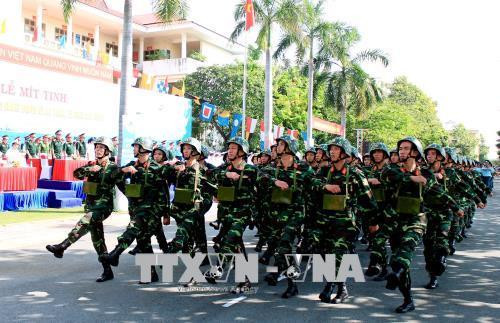 Đại diện bộ đội thông tin diễu binh tại buổi lễ. Ảnh: Xuân Khu-TTXVN
