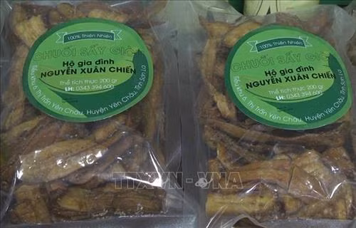Sản phẩm chuối sấy giòn của một hộ gia đình ở huyện Yên Châu, tỉnh Sơn La. Ảnh: Nguyễn Cường - TTXVN
