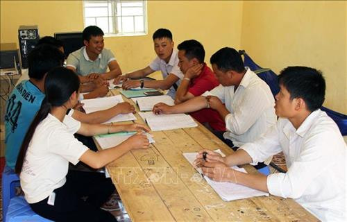 Hợp tác xã Mé Ban tại bản Mé, xã Bon Phặng (huyện Thuận Châu) được thành lập tháng 4/2017 với vốn điều lệ là 600 triệu đồng, gồm các thành viên đều là thanh niên dân tộc Thái. Ảnh: Diệp Anh - TTXVN Hợp tác xã Mé Ban tại bản Mé, xã Bon Phặng (huyện Thuận Châu) được thành lập tháng 4/2017 với vốn điều lệ là 600 triệu đồng, gồm các thành viên đều là thanh niên dân tộc Thái. Ảnh: Diệp Anh - TTXVN