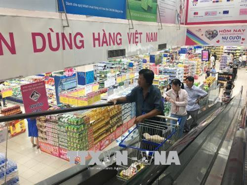 Người tiêu dùng mua sắm tại hệ thống Co.op mart (Saigon Co.op). Ảnh: Thanh Vũ-TTXVN Người tiêu dùng mua sắm tại hệ thống Co.op mart (Saigon Co.op). Ảnh: Thanh Vũ-TTXVN
