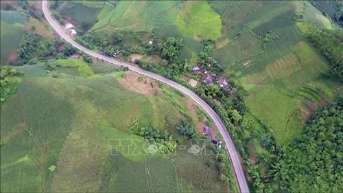 Hiện trường vụ xe tải lao vào nhà dân khiến 2 người thiệt mạng xảy ra vào tháng 9/2019 trên Quốc lộ 6 thuộc cung đèo Chiềng Đông, huyện Yên Châu. Ảnh: Hữu Quyết - TTXVN Hiện trường vụ xe tải lao vào nhà dân khiến 2 người thiệt mạng xảy ra vào tháng 9/2019 trên Quốc lộ 6 thuộc cung đèo Chiềng Đông, huyện Yên Châu. Ảnh: Hữu Quyết - TTXVN