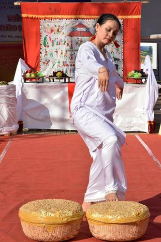 Múa đạp lúa Múa đạp lúa