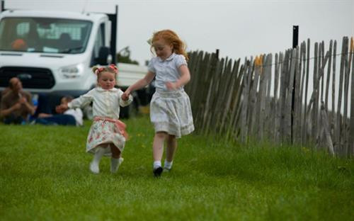 Phóng sự ảnh về tương lai bất trắc của những đứa trẻ Di gan thế kỷ 21 ảnh 8 Phóng sự ảnh về tương lai bất trắc của những đứa trẻ Di gan thế kỷ 21 ảnh 8