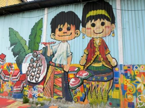 Những bức bích họa trong khu phố người Hoa cũng là điểm thu hút của Terengganu. Các bức tranh nhiều chủ đề được sơn hoặc vẽ lên tường sống động, trở thành tác phẩm nghệ thuật đường phố độc đáo thu hút khách thập phương đến chụp ảnh. Những bức bích họa trong khu phố người Hoa cũng là điểm thu hút của Terengganu. Các bức tranh nhiều chủ đề được sơn hoặc vẽ lên tường sống động, trở thành tác phẩm nghệ thuật đường phố độc đáo thu hút khách thập phương đến chụp ảnh.