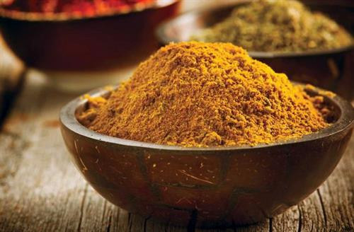 Có hai cách chữa mụn lẹo tại nhà cùng bột nghệ.