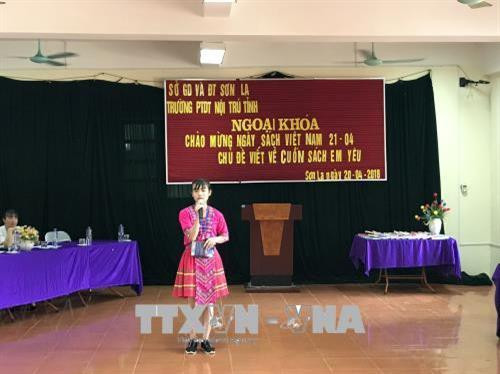 Học sinh trường Trung học phổ thông dân tộc nội trú tỉnh Sơn La trong một buổi ngoại khóa. Ảnh: Hữu Quyết - TTXVN Học sinh trường Trung học phổ thông dân tộc nội trú tỉnh Sơn La trong một buổi ngoại khóa. Ảnh: Hữu Quyết - TTXVN