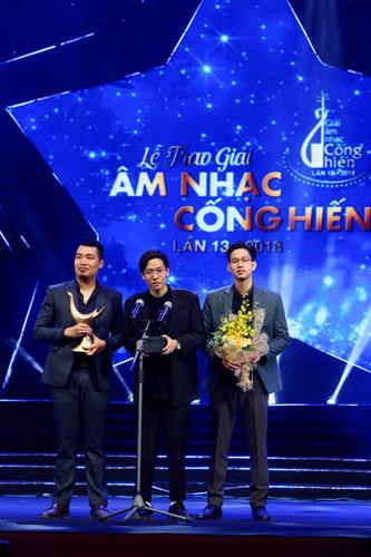 Ban nhạc Ngọt nhận giải đề cử Nghệ sĩ mới của năm. Ảnh: Thành Đạt – TTXVN Ban nhạc Ngọt nhận giải đề cử Nghệ sĩ mới của năm. Ảnh: Thành Đạt – TTXVN