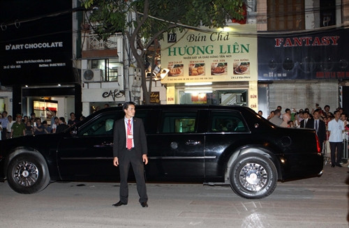 Quán bún chả Hương Liên trên phố Lê Văn Hưu- nơi Tổng thống Hoa Kỳ Barack Obama tới thưởng thức món bún chả Hà Nội. Chủ quán Hương Liên hồ hởi cho biết, tại bữa ăn này, Tổng thống Barack Obama đã thưởng thức hết 2 suất bún chả và uống hai chai bia. Ảnh: Doãn Tấn- TTXVN