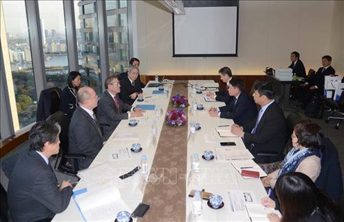 Tổng giám đốc TTXVN Nguyễn Đức Lợi hội đàm với Chủ tịch Hãng thông tấn Nhật bản Kyodo, ông Toru Mizutani, chiều 14/2/2019, tại trụ sở Kyodo ở Thủ đô Tokyo. Ảnh: Thành Hữu - TTXVN Tổng giám đốc TTXVN Nguyễn Đức Lợi hội đàm với Chủ tịch Hãng thông tấn Nhật bản Kyodo, ông Toru Mizutani, chiều 14/2/2019, tại trụ sở Kyodo ở Thủ đô Tokyo. Ảnh: Thành Hữu - TTXVN