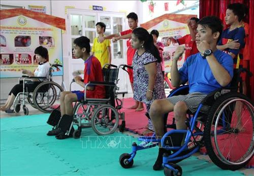 Lớp võ dạy trẻ khuyết tật. Ảnh: Xuân Dự - TTXVN Lớp võ dạy trẻ khuyết tật. Ảnh: Xuân Dự - TTXVN